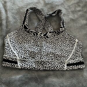 Stash it bra Lululemon Size 4 black and white pattern